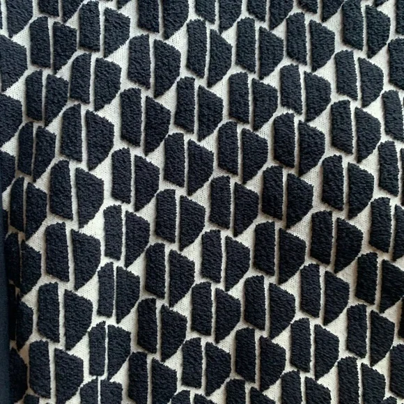 DianeVon Furstenberg pencil skirt size 2 - Picture 2 of 10